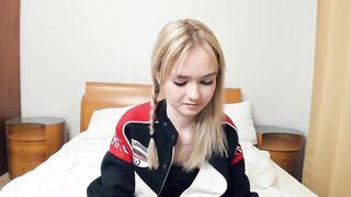 Live record of h0lƴαngęl reaching her tips goal - 1/7/2024