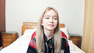 Live record of h0lƴαngęl reaching her tips goal - 1/7/2024