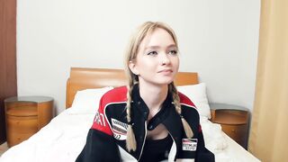 Live record of h0lƴαngęl reaching her tips goal - 1/7/2024