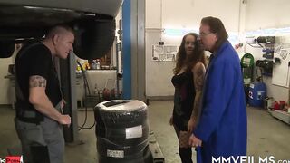 Tattooed beauty Elise getting arse fuck in the garage