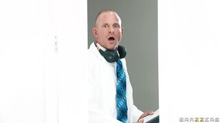 Pregnant hot mom begs for doctors cock