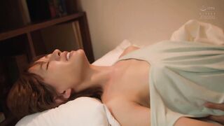 I can't resist thrusting an orgasm in my tits without underwear 1of5