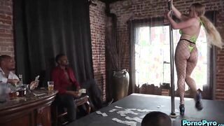Stripper Skylar Vox Fucks Three Black Serious Ballers