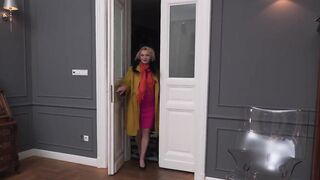 Old unshaved MILF lets boytoy banged! her inside the booty