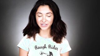 Teen masturbates with vibrator until she cums