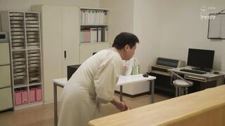 The nurse who falls into the thick kissing sex with the uncle 1of5