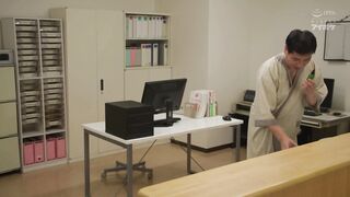 The nurse who falls into the thick kissing sex with the uncle 1of5