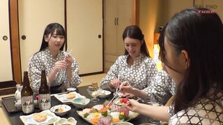 Four female bosses and a man I stayed at a hot spring inn on a business trip 1of5