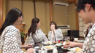 Four female bosses and a man I stayed at a hot spring inn on a business trip 1of5