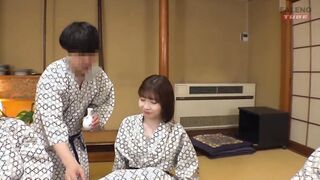 Four female bosses and a man I stayed at a hot spring inn on a business trip 1of5