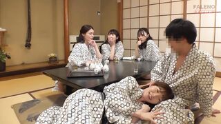 Four female bosses and a man I stayed at a hot spring inn on a business trip 2of5