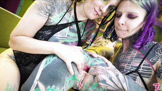 Anuskatzz and Serpienta get their holes gaped