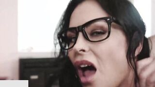＂I was hoping you would text me & send me dick pics＂ Teacher Eliza Rae asks
