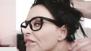 ＂I was Hoping YOU would text Me & Send Me YOUR Dick Pics＂ Teacher Eliza Rae says