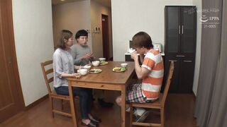 Aunt can not refuse insertion 7 creampie SP 2of5