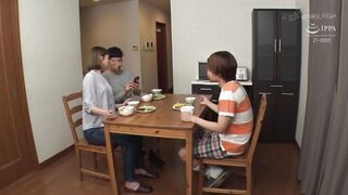 Aunt can not refuse insertion 7 creampie SP 2of5