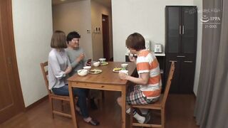 Aunt can not refuse insertion 7 creampie SP 2of5