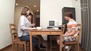 Aunt can not refuse insertion 7 creampie SP 2of5
