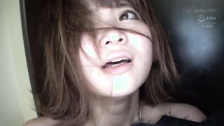 Sensitive woman who is cum while crying in double acme inserted at the same time 1of5