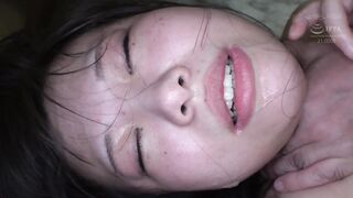 Sensitive woman who is cum while crying in double acme inserted at the same time 5of5