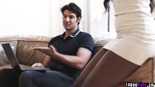 Roommate convince Nicole Kitt for some porn