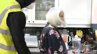 AGEDLOVE Lacey is surprised at home by a black worker who takes out his big black coc