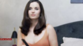 Hot brunette streamer No-fee live show
