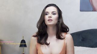 Hot brunette streamer No-fee live show