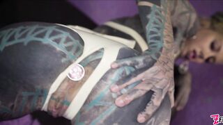 Anuskatzz wants extreme anal insertion to squirt