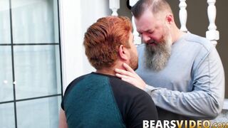 Chubby Alezgi Cage sucks Tony Marks off and receives facial