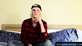Twink blondie Kayden imparts his performance experience to everybody