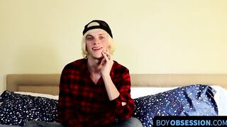 Twink blondie Kayden imparts his performance experience to everybody
