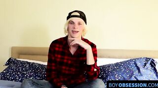 Twink blondie Kayden imparts his performance experience to everybody