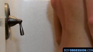 Before the cumshot Billy London shares a big dildo with Twink