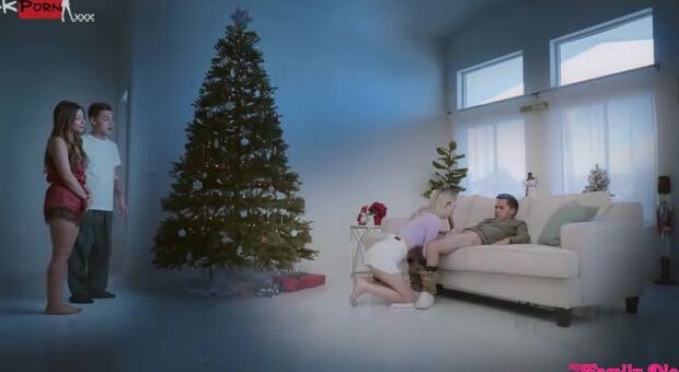 Stepsisters Of Christmas Past - S31:E6