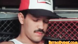 Attractive homo strokes BBC while freaks without any protection vivaciously