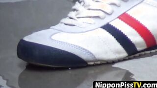 Genuine Japanese beginners recorded peeing all over town