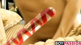 Homo toys his tight asshole and masturbates with cumshot