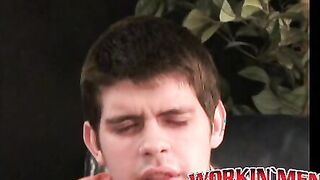 Amateur stud strips down and masturbates while watching porn