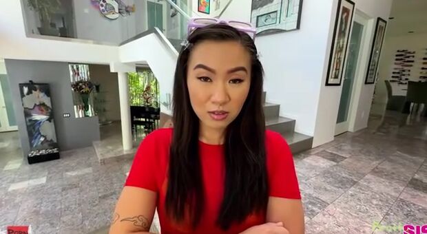Kimmy Kimm changes inside a super sexy adorable bikini and a sheer top and miniskirt that performance her outfit off. There's