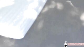 Sex im Auto mit einer blonden Frau mit einem groben Arsch
