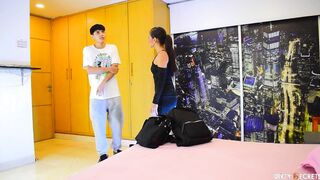 HORNY STEPMOTHER FUCKS HER STEPSON ON VACATION. - sexonly.top/jiixov