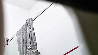 Stepmom's firm ass and firm tits (hidden cam)
