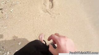 Busty chick sweetly sucks a strong trunk in nature