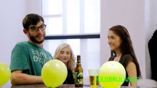 JOUIBRULANCE ET MYSBOXMOUTH Léche sa chatte qui coule de les voir en mème temps