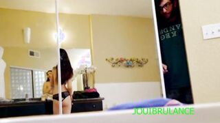 NAYANELLE l'a Debutante avec un mec marié et se masturbe en regardant sa femme.Escort