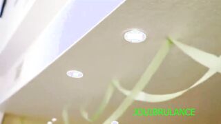 NAYANELLE l'a Debutante avec un mec marié et se masturbe en regardant sa femme.Escort