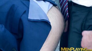 Two elegant men use their day to fuck at work and love it