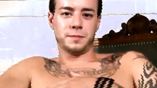 Amateur homo with sweet tattoos masturbates his big dick