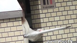 Gorgeous Japanese chicks need to pee really bad in this vid
